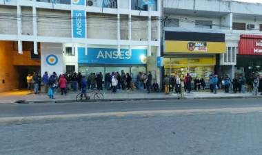 Milei oficializó el bono de $70.000 de ANSES para jubilados en marzo