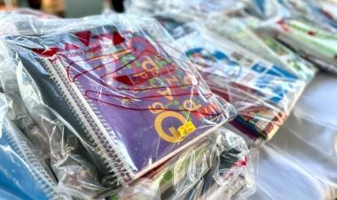 Entrega de Kits Escolares para alumnos de escuelas primarias y rurales