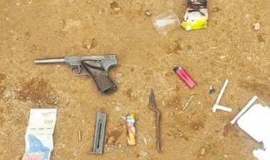 Secuestraron un arma y detuvieron a un delincuente en un allanamiento