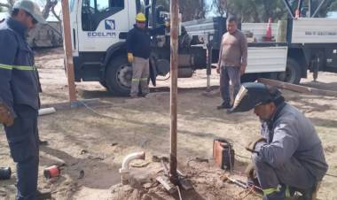 Interior: reparación de bombas en la localidad de La Paz