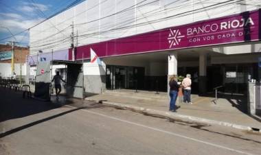 Empleados públicos de la provincia no pagarán comisión por extracción en Banco Rioja