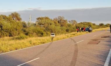 Tras esquivar un bache sufrió el despiste de su vehículo: cinco personas se salvaron de milagro