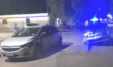 Chepes: colisión de dos automóviles en B° Rieles Argentinos
