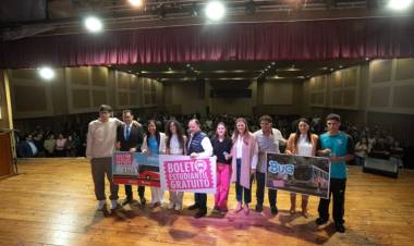 Entregaron 300 tarjetas del Boleto Universitario Gratuito (BUG) a estudiantes