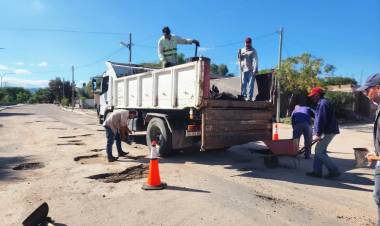 Bacheo en Chepes: Continúa el operativo en calles de la ciudad