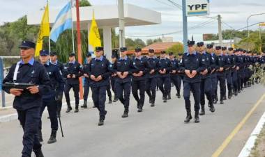 Unidad Regional VI: celebra los 434 Aniversario de la Policía con un desfile cívico militar