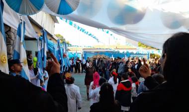 Celebración de los 215 años de la revolución de mayo en Villa Casana