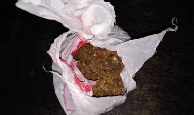 Detuvieron a un motociclista que transportaba marihuana a Sanagasta