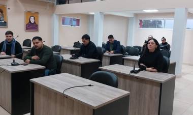 “Las notas están cajoneadas”: marcha LGBT en Chepes por el incumplimiento del cupo laboral trans