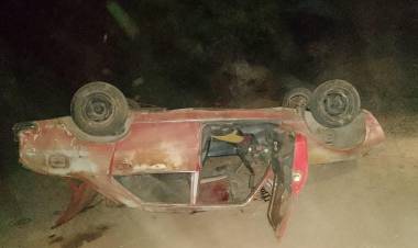 Volcó un auto y el conductor dio alcoholemia positiva