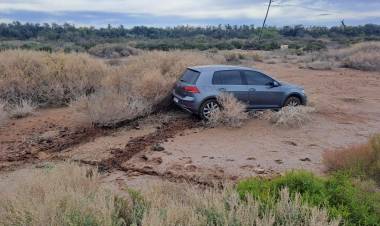 Un auto derrapó en la intersección de rutas 38 y 77, pero sus ocupantes resultaron ilesos