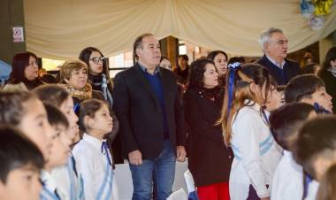 Más de 300 niños prometieron Lealtad a la Bandera Nacional