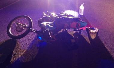 Chepes: motociclista impacta con un burro camino a Villa Chepes