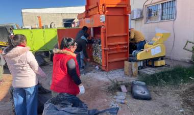 Chepes: Operativo de compactación y reciclaje de botellas de plástico