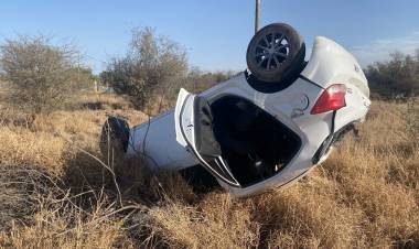 Volcó un auto en el barrio Agrupación Gaucha II: no hubo heridos