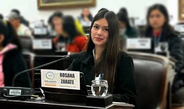 Alumna de chepes presente en el Parlamento Juvenil Provincial