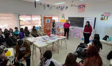 Charla sobre salud sexual e higiene en villa casana