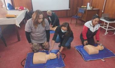 Capacitación en RCP para personal de centros de salud en el Hospital Luis Pasteur de Chepes
