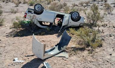 Vuelco en Ruta 60 dejó a una mujer con lesiones leves