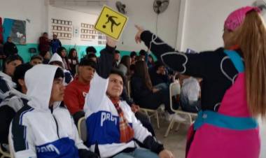 Patquía: capacitan a jóvenes en seguridad vial con Aula Taller "Juventudes Conscientes"