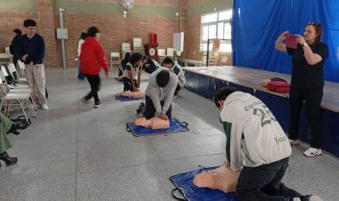Se dictaron talleres de salud sexual, primeros auxilios y consumos problemáticos en la EPET Nº1