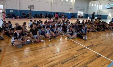 Chepes: jornada de básquet en el polideportivo por el aniversario del CPEF