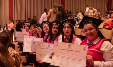 Un Nuevo Logro Educativo: Acto de Colación del ISFD Rosario Vera Peñaloza