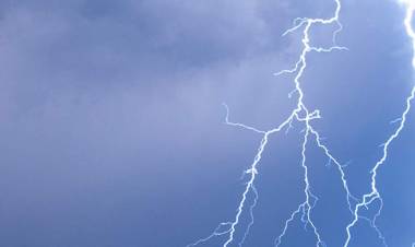 Chepes: por tormenta eléctrica explotaron medidores en viviendas y se registró carga eléctrica en la atmosfera