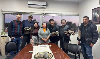 Matadero Municipal: entrega de indumentaria a trabajadores municipales