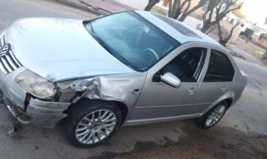 Chepes: mujer colisiona contra vehículo estacionado y da positivo en alcoholemia