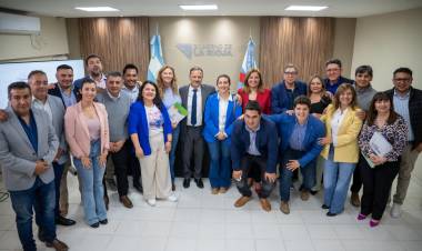 Firma de convenio promoviendo el autoempleo, formación de oficios y recuperación de espacios comunes