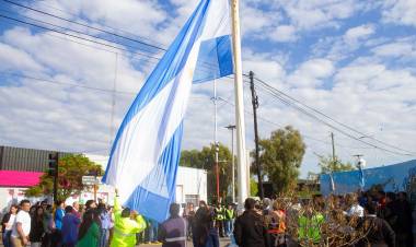 Alta en el Cielo: Acto de recambio de paño nacional y entrega en guarda de la bandera saliente