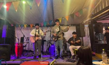 Chepes vibró con la banda del Colegio Provincial en el Patio Cervecero