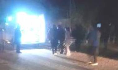 Chepes: joven motociclista sufre fractura tras caer por un cable en la calle