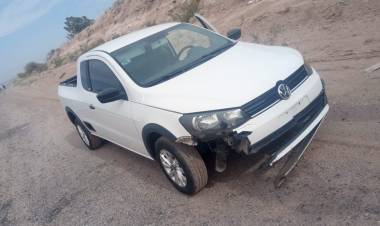 Camioneta colisiona con animal suelto en la Ruta 141 en Chepes