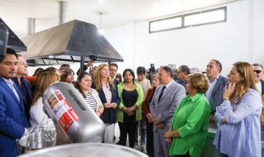 Quintela inauguró en Chepes la Cocina Central del Plan Angelelli