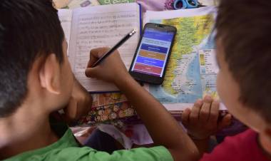 Proponen regular uso del celular en escuelas primarias de la provincia