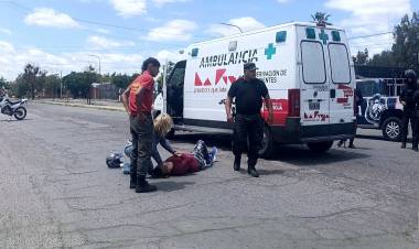 Chepes: motociclista resultó hospitalizada tras chocar contra un perro