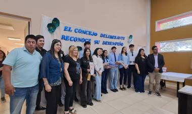 Concejo Deliberante: Reconocen a estudiantes de M.M.O. por su destacada participación en las Olimpiadas ONIET