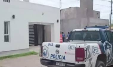 Caso de las cámaras escondidas en un departamento: la Policía realizó allanamientos en el complejo de departamentos