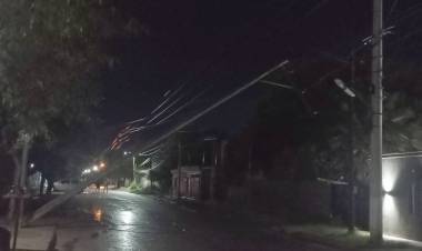 Chepes: corte del servicio eléctrico por la caída de dos postes