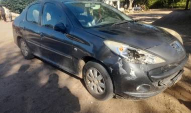 Desiderio Tello: Dos jóvenes fueron trasladados tras un choque entre auto y moto en Chelcos