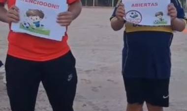 Con ingenio: El Club River de Chepes lanza una original campaña para su Escuela de Fútbol Infantil