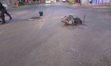 Chepes: chocó a unos motociclistas y se dio a la fuga