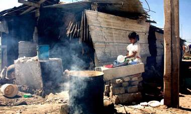 La pobreza cayó en el segundo semestre y cerró el 2025 en 28,2%, según el Indec