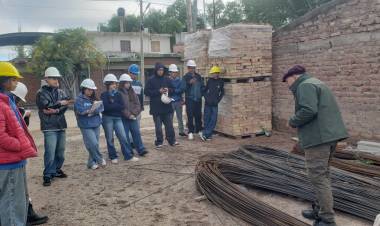 Alumnos de la E.P.E.T. realizaron una nueva visita educativa en un comercio local