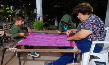 Hilos de memoria en la Quebrada de la Aguada: una familia que teje su historia
