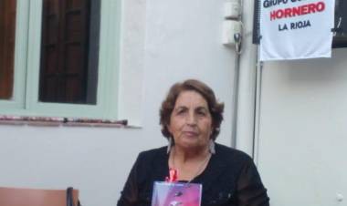 La escritora Rasmia Saddi presentó su libro Suelta de Poemas al Viento