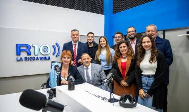 Quintela participó de la inauguración de Radio 10 La Rioja y analizó la situación del país