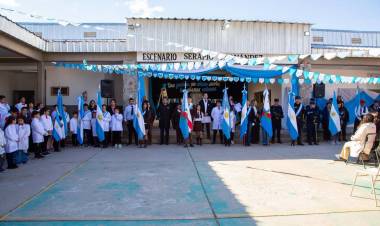 Villa Casana conmemoró el 25 de Mayo con acto oficial y desfile cívico